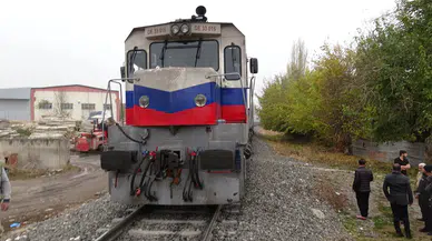 Yük Treni Kazası: Raylara Düşen Kişi Ağır Yaralandı!