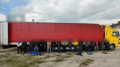 Sivas Polisi Kaçak Göçmenleri Tırın Dorsesinde Yakaladı