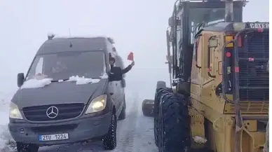 Kar ve Tipide Nemrut'ta Mahsur Kalan Turistler Kurtarıldı