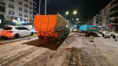 Trafiğe Kapalı Yolda Peş Peşe Kazalar: 2 Sürücü Yaralandı