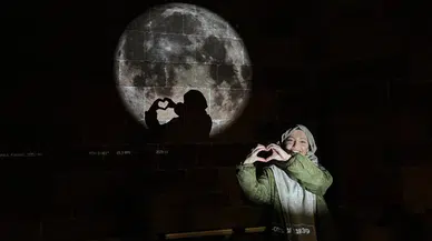 Süper Ay Kayseri'yi Aydınlattı: Yüzde 30 Daha Parlak Görüldü