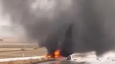 Yağmur Kurbanı: Kaygan Yolda Kontrolden Çıkan Araç Yandı