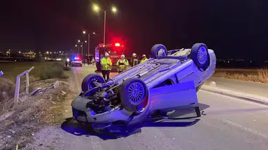 Sürücü ve Yolcu Yaralandı: Otomobil Takla Attı