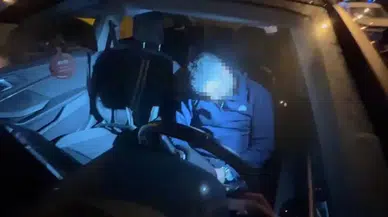 Sürücü Direksiyon Başında Sızdı: Kapılar Cam Kırılarak Açıldı