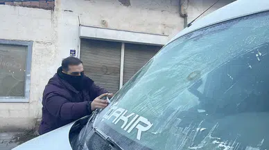 Sivas'ta Dondurucu Soğuklar Başladı: Araç Camları Buz Tuttu!