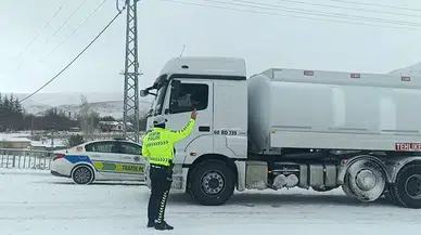 Sivas'ta Yoğun Kar Esareti: Kayseri-Malatya Yolu Kapatıldı!