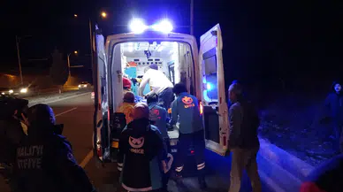 Otomobil Trambüs Direğini Devirdi: Araç Kağıt Gibi Dağıldı!