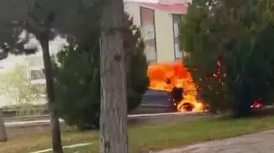 Sivas'ta Motor Yangını: Otomobil Kullanılamaz Hale Geldi