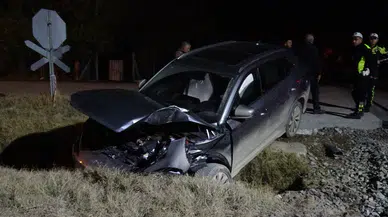 Tren Faciası: Hemzemin Geçitte Otomobile Çarptı, 5 Yaralı