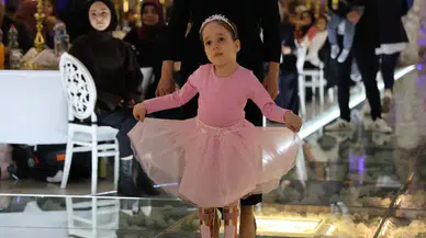 SMA Teşhisi Konulan Asya, Sahneye Çıkarak Bale Yaptı