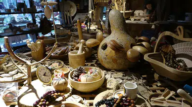 50 Yıllık Ahşap Sanatı: Mikail Fırat'ın "Gönül Atölyesi"