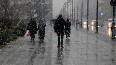 Kar Sürprizi: Kent Meydanı Kartpostallık Görüntülere Sahne Oldu