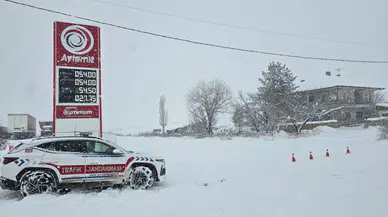 Gemerek’te Yoğun Kar Yağışı Nedeniyle İl Yolları Trafiğe Kapatıldı