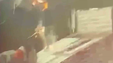 İşçiye Yıldırım İsabet Etti: O Korkunç Anlar Kamerada!