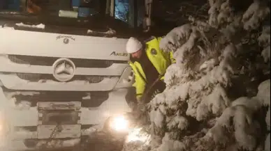 Polisler Küreklerle Devreye Girdi: Kapalı Yol Açıldı!