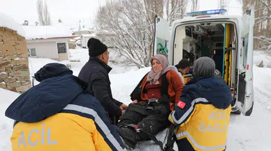 Karalar Köyü'nde Zamanla Yarış! Kar Engelini Aşıp Hastayı Kurtardılar