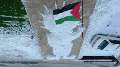 Sivaslı Esnaftan Anlamlı Mesaj: Hanzala’yı Kardan Yaptı