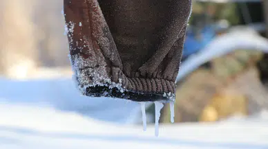Sivas’ta Sibirya Soğuğu: İpe Asılan Kıyafetler Heykel Gibi Dondu!