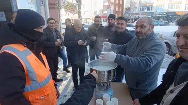 Sivas'ta Eksi 15 Derecede İç Isıtan Hareket: İşçilere Süt İkramı