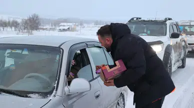 Karla Mücadelede İç Isıtan Hareket: Bünyan'da Sıcak Çay İkramı