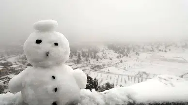 Kar Gerçekte Beyaz Değil mi? İşte Bilimsel Gerçek