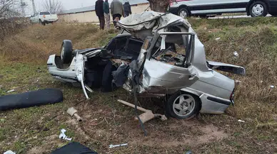 Tokat Zile'de Korkunç Kaza! Otomobil Kağıt Gibi İkiye Ayrıldı
