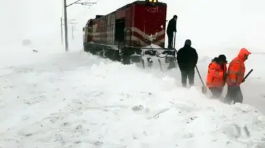 Kar ve Tipi Ulaşımı Durdurdu, Demiryolu Personeli Seferber Oldu