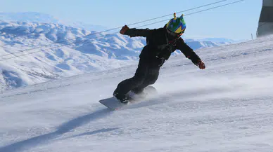 Yıldız Dağı'nda Kayak Sezonu Açıldı: Kar Kalınlığı 1 Metreyi Aştı