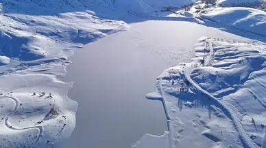 Sivas'ta Sibirya Soğukları: Yıldız Göleti Tamamen Buz Tuttu!