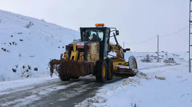 Sivas'ta Tipi Geçit Vermiyor! 178 Köy Yolunda Ulaşım Durdu