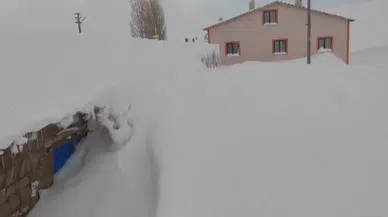 Kamçatka Değil Sivas: Köy Evleri Kar Altında Kaldı
