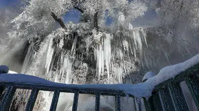 Sızır Şelalesi Buz Tuttu, Kartpostallık Manzaralar Oluştu