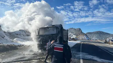 Yozgat'ta Seyir Halindeki Kamyon Alevlere Teslim Oldu!