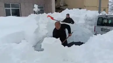 Rekor Kar Yağışı Evler Kar Altında Kayboldu: Tam 1,5 Metre!