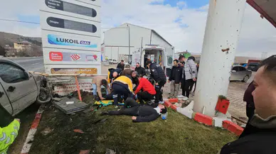 Kontrolden Çıkan Araç Akaryakıt İstasyonuna Daldı!