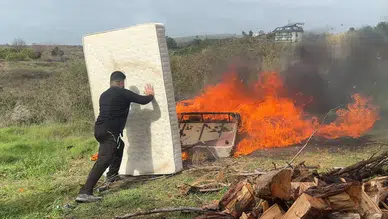 Patronun öfkesi restoranı salladı: Lojmandaki eşyaları ateşe verdi!