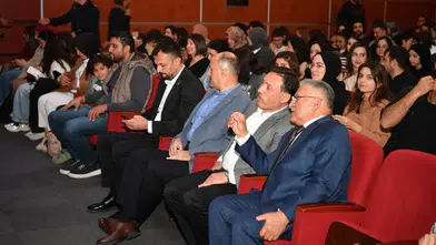 Başkan Büyükkılıç ve Vali Çiçek'ten 'Aşık Veysel' Oyunu Ziyareti