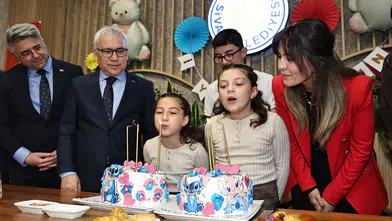 Pençe-Kilit Şehidinin Kızları İçin Anlamlı Doğum Günü Sürprizi