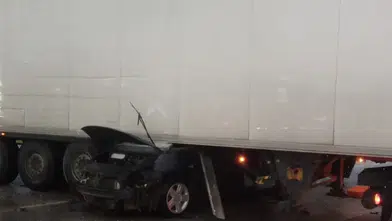 Akhisar yolunda ölümcül çarpışma! Araç tırın altında kaldı