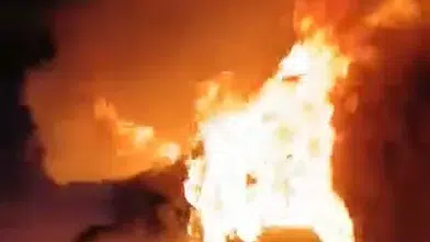 Bursa'da seyir halindeki otomobil alev alev yandı! Sürücü canını zor kurtardı