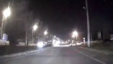 Vicdanları sızlatan anlar kamerada! Motosikletliye çarpıp gözünü bile kırpmadan kaçtı