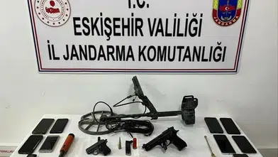 El Yazması Kur’an-ı Kerim ve Sikkeler Bulundu