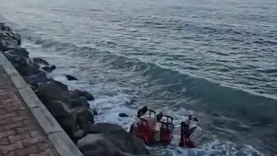 Direksiyon hakimiyetini kaybetti, denize uçtu! 2 yaralı