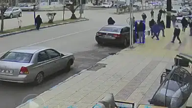 Birecik’te korkutan kaza! Motosiklet sürücüsü metrelerce sürüklendi