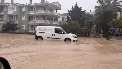 Çeşme’yi sağanak vurdu! Cadde ve sokaklar dereye döndü