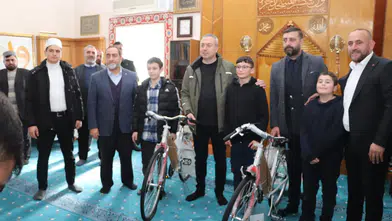 Sivas’ta “40 vakit camideyim” projesinde öğrencilere bisiklet ödülü