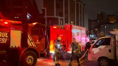 Kağıthane’de gece yarısı panik! Metruk bina alevlere teslim oldu