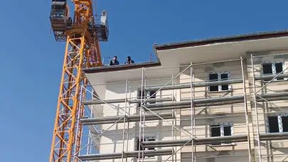 Hakları için çatıya çıktılar: Çaresizliklerini bile kimse umursamadı!