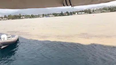 Denizin rengi keskin bir çizgiyle değişti! Bodrum sahillerinde şaşkınlık yaratan manzara