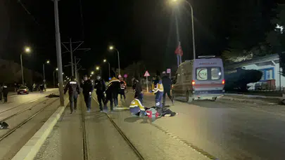 Eskişehir’de dehşet! Tramvaydan inen yayalara otomobil çarptı: 3 ölü